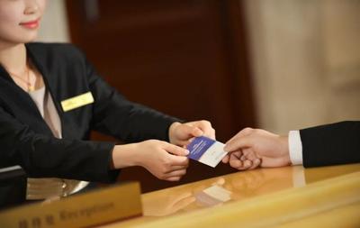 為什么酒店前臺(tái)不喜歡半夜來開房的女生？服務(wù)員無奈透露背后貓膩